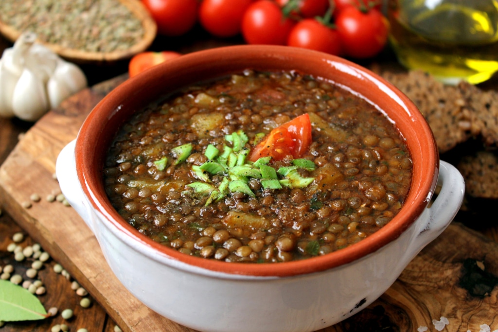 Les lentilles et les haricots restent bien moins chers que la viande et permettent de manger malin