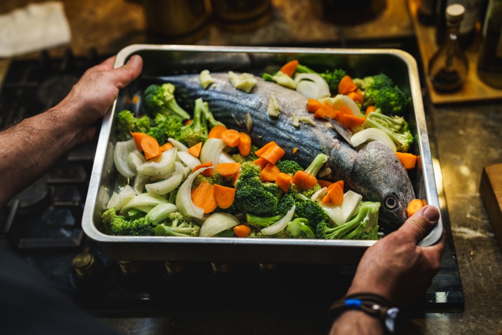 La cuisson basse température s'applique parfaitement aux plats de poisson accompagnés de ses petits légumes