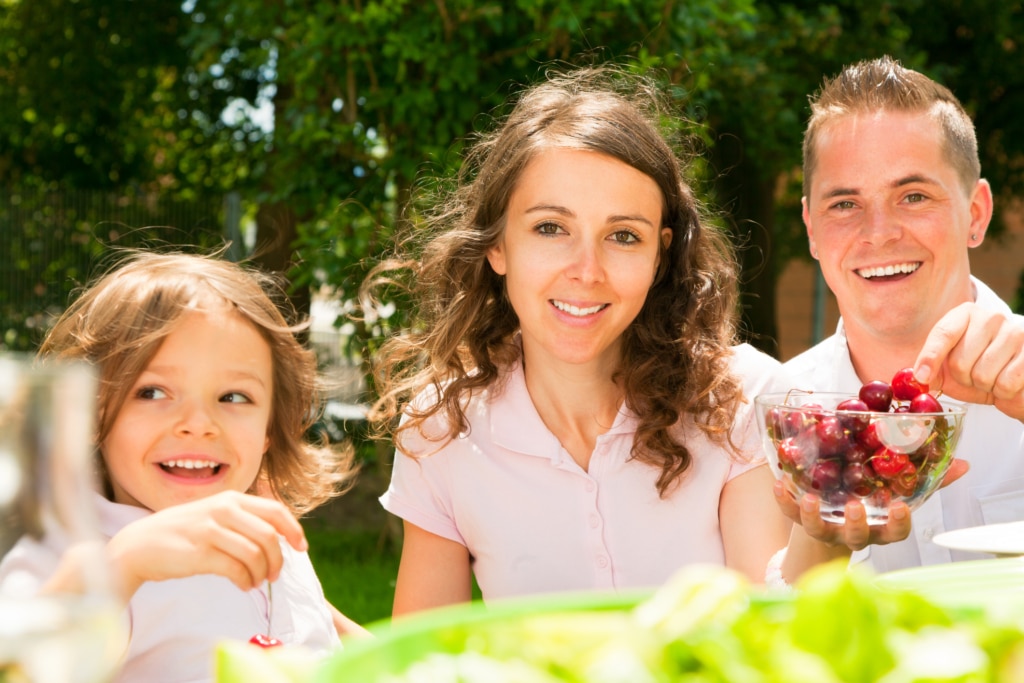 Fruits printemps été par excellence : la cerise ravit les papilles