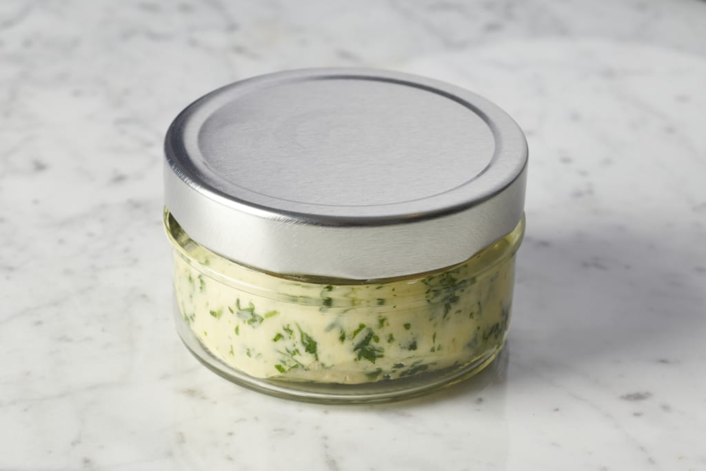 Infuser les aromates dans le beurre permet d'en sentir les composés parfumés au max