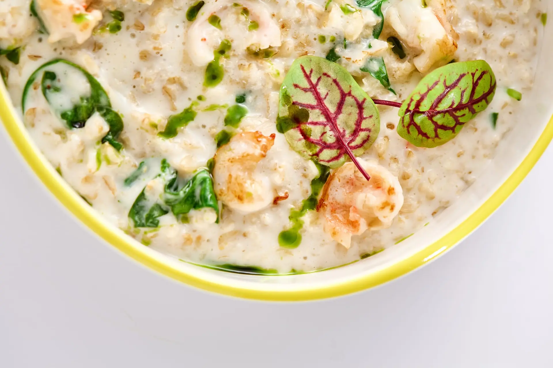 Bouillie de sarrasin sauce veloutée aux crevettes et jeunes pousses
