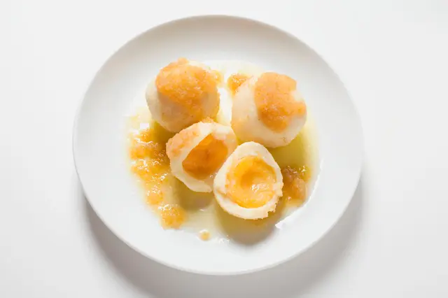 Boulettes d'abricots panées au beurre