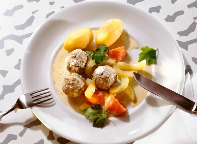 Boulettes de viande aux concombres compotés