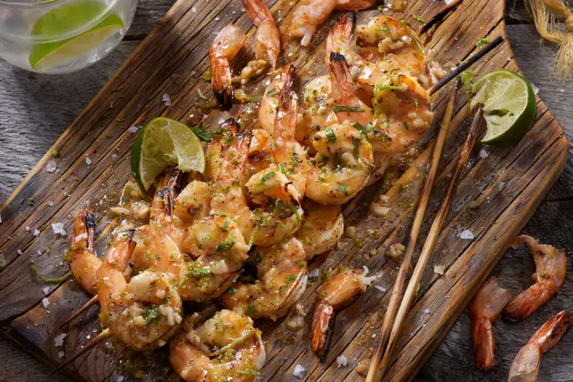Brochettes de crevettes à la tequila lime