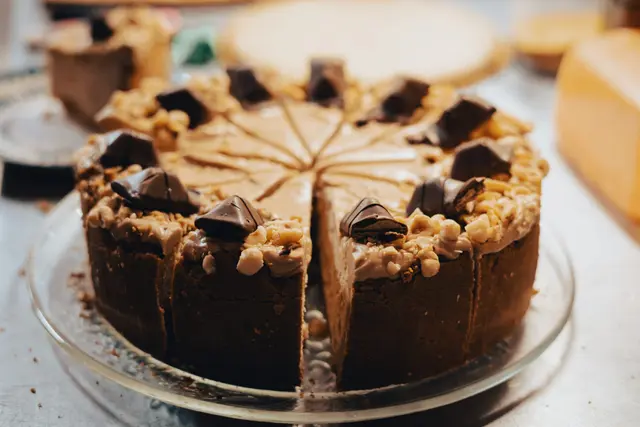 Cheesecake Kinder bueno au caramel et aux noix