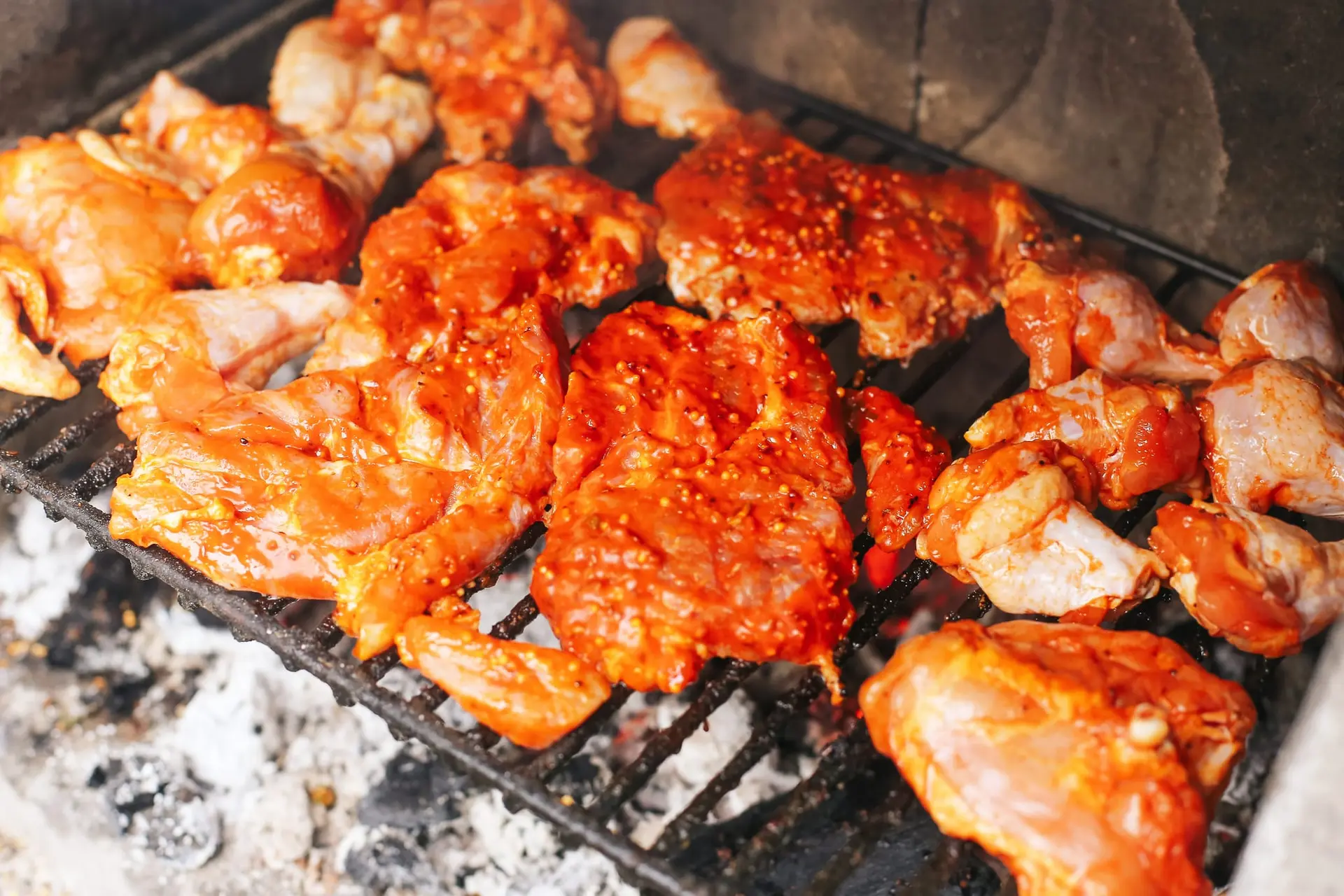 Cou de porc grillé en marinade épicée