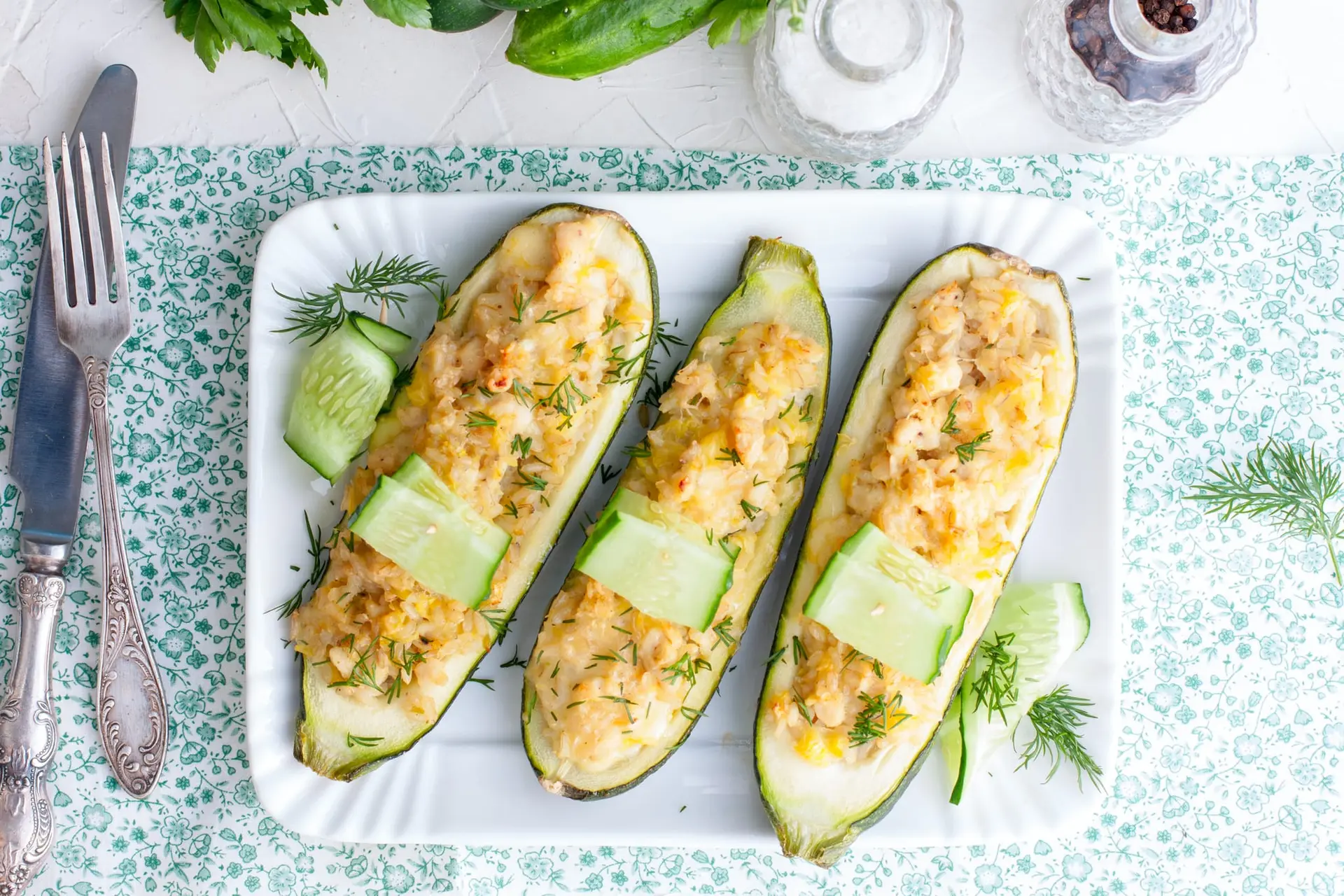 Courgettes farcies au riz et à la viande hachée