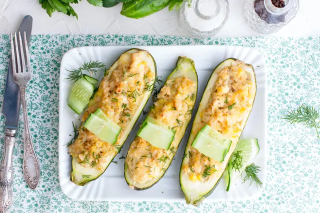 Courgettes farcies au riz et à la viande hachée