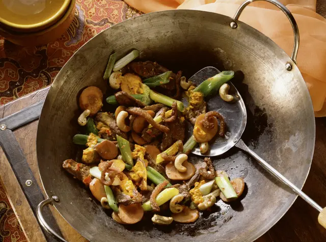 Curry de canard sauté aux oignons verts