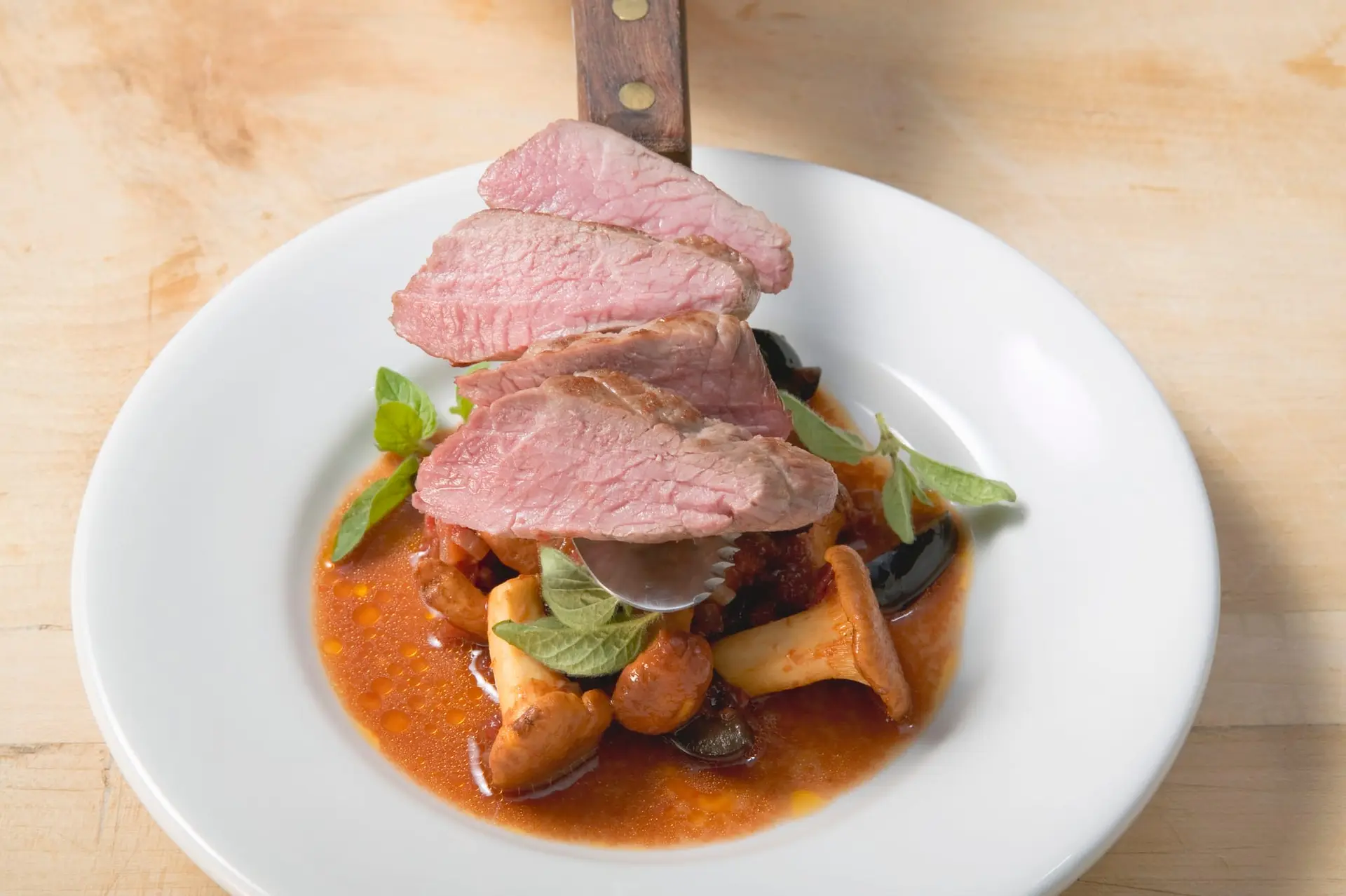 Filet de porc sur ragoût de girolles