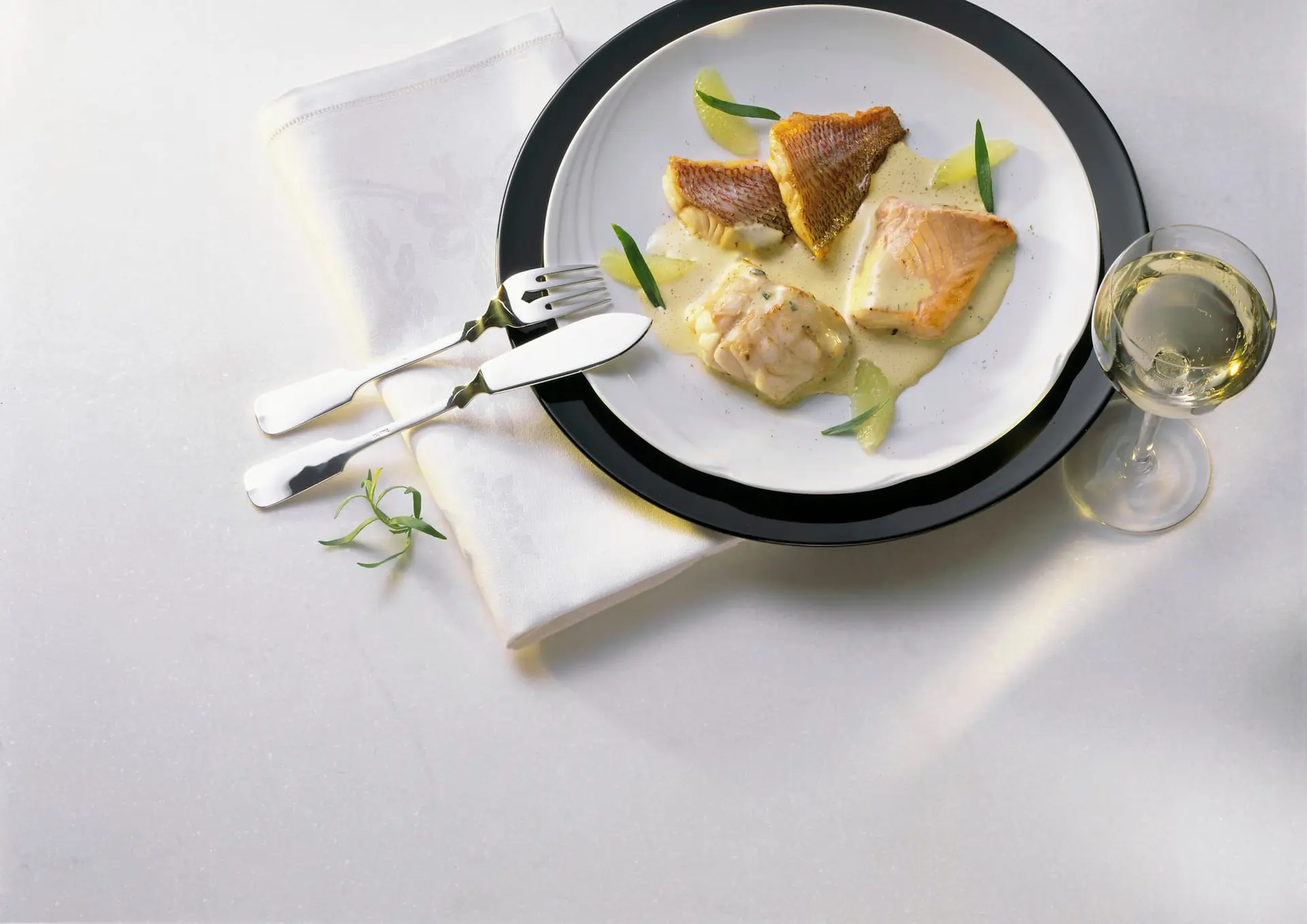 Filets de poisson rôtis à la sauce béarnaise