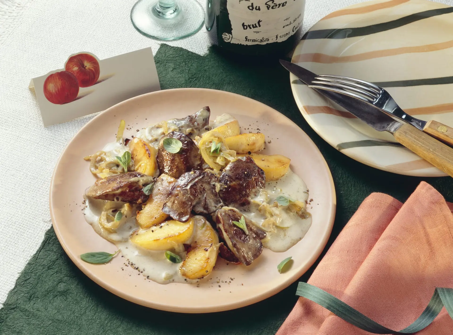Foie de poulet aux pommes et à la crème