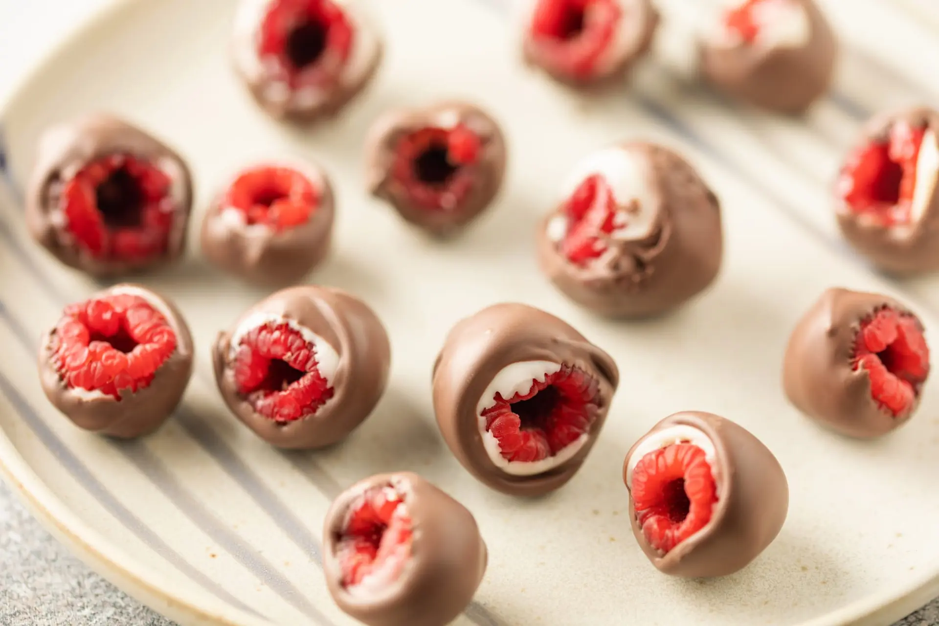 Framboises glacées aux deux chocolats (ou Franui maison)