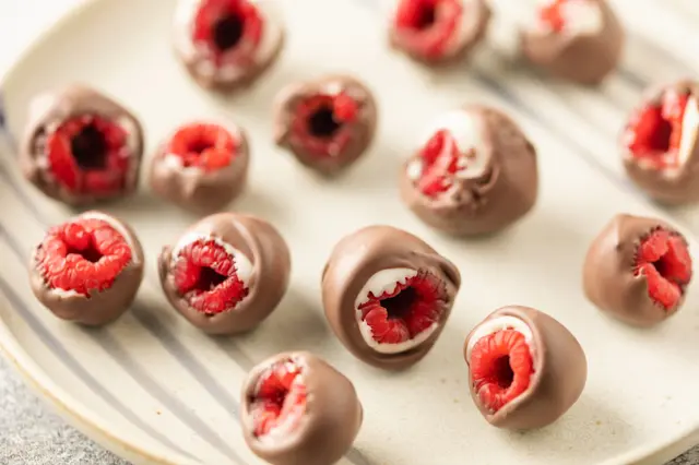 Framboises glacées aux deux chocolats (ou Franui maison)