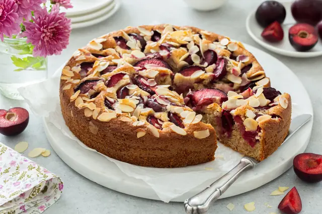 Gâteau aux prunes et aux amandes