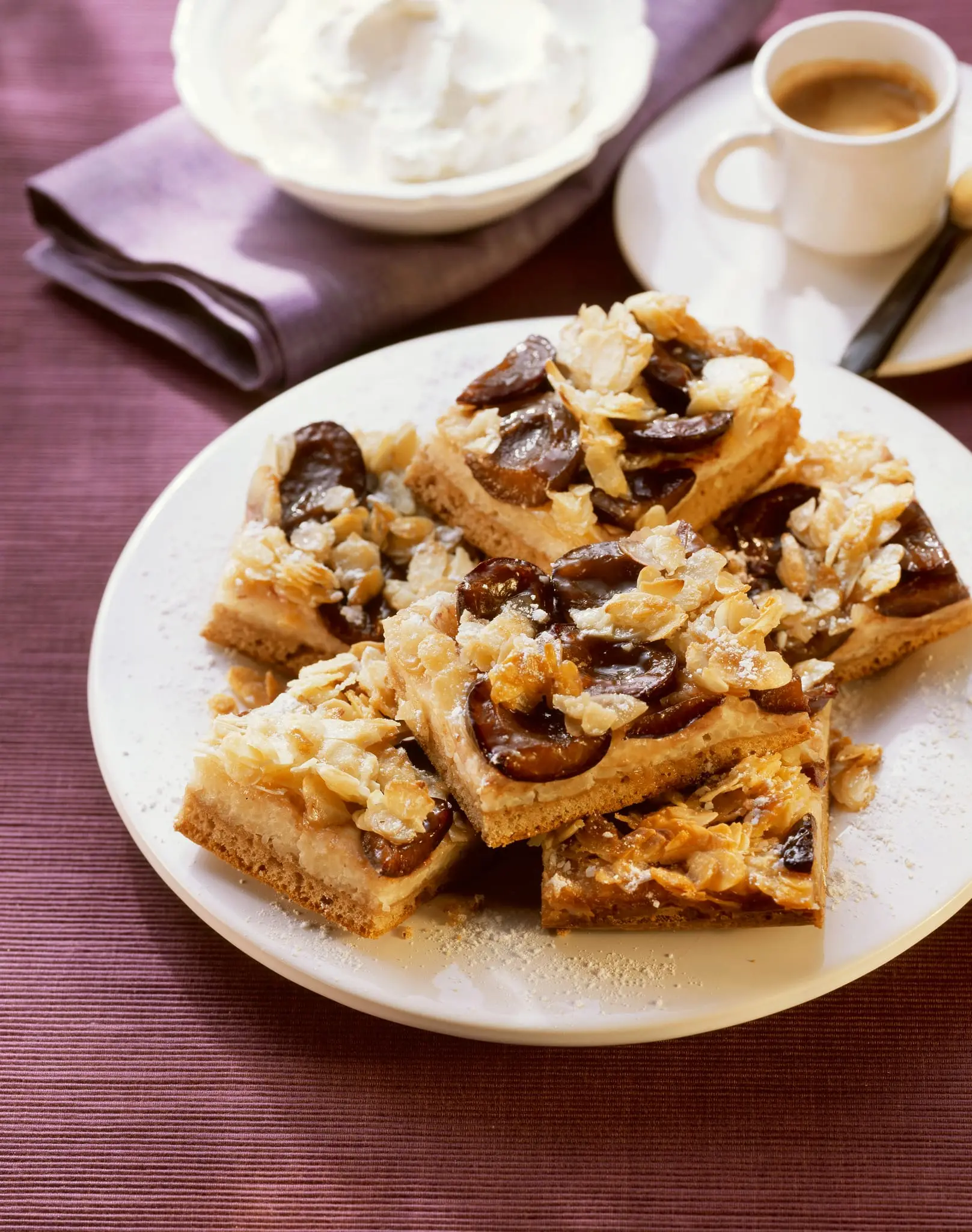 Gâteau de riz au lait aux prunes et praliné aux amandes