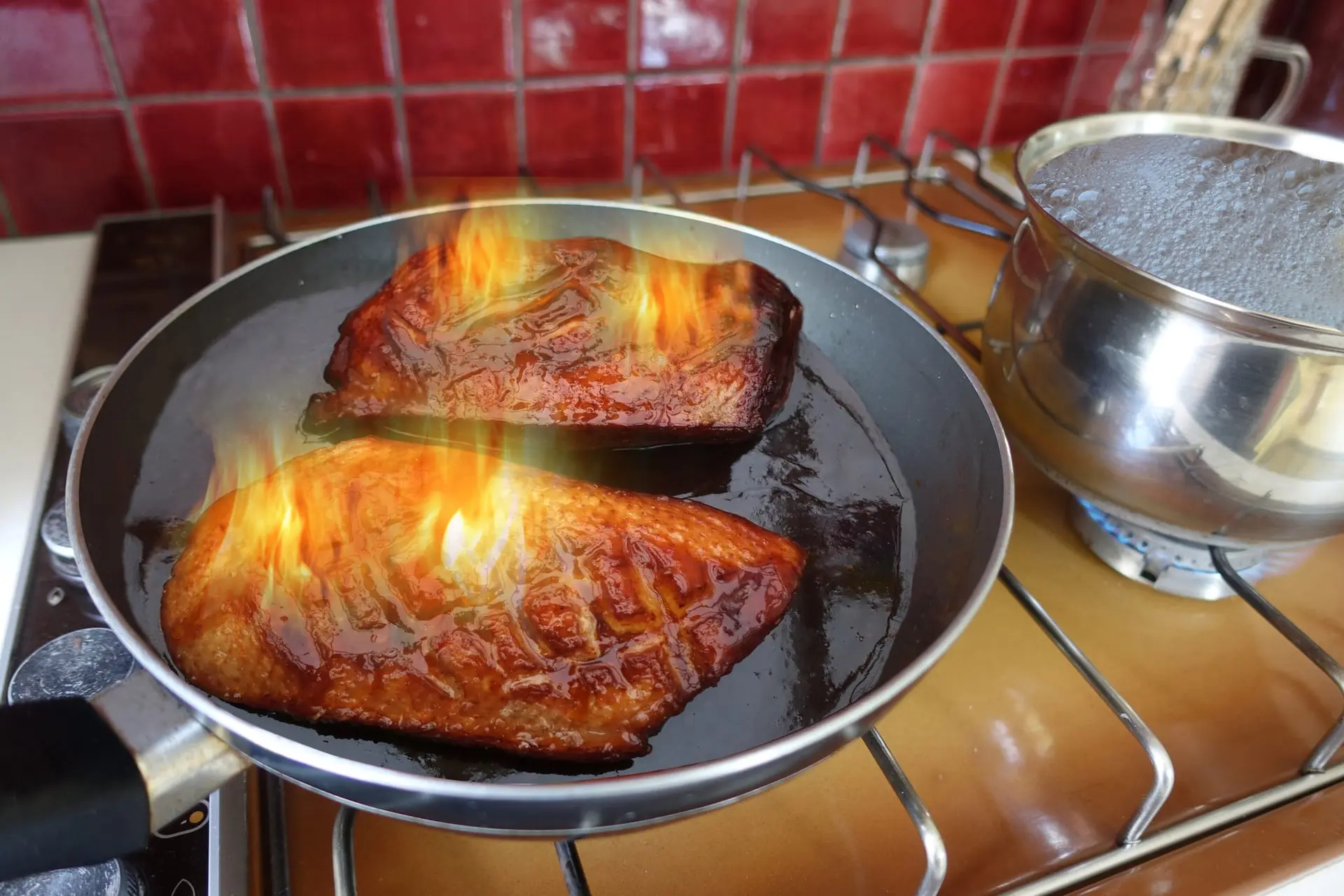 Magrets de canard rôtis flambés à l’Armagnac