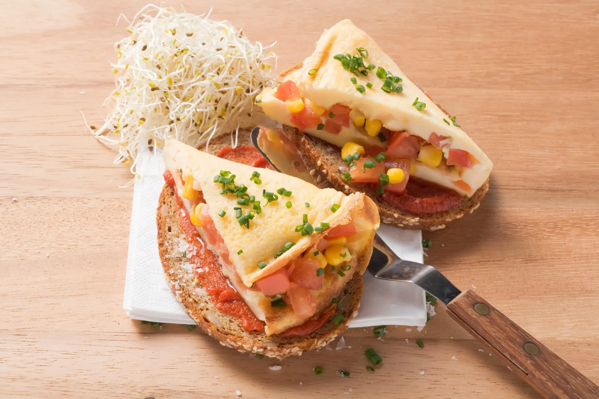 Omelette aux tomates et au maïs doux