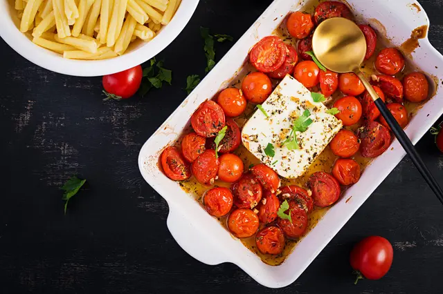 Pâtes à la feta et aux tomates cerises au four