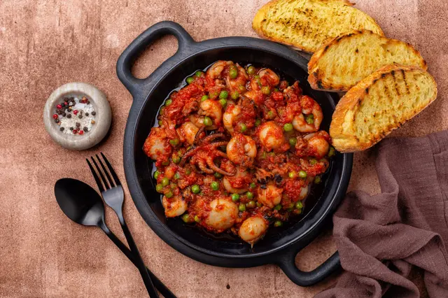 Ragoût de seiche aux tomates et petits pois