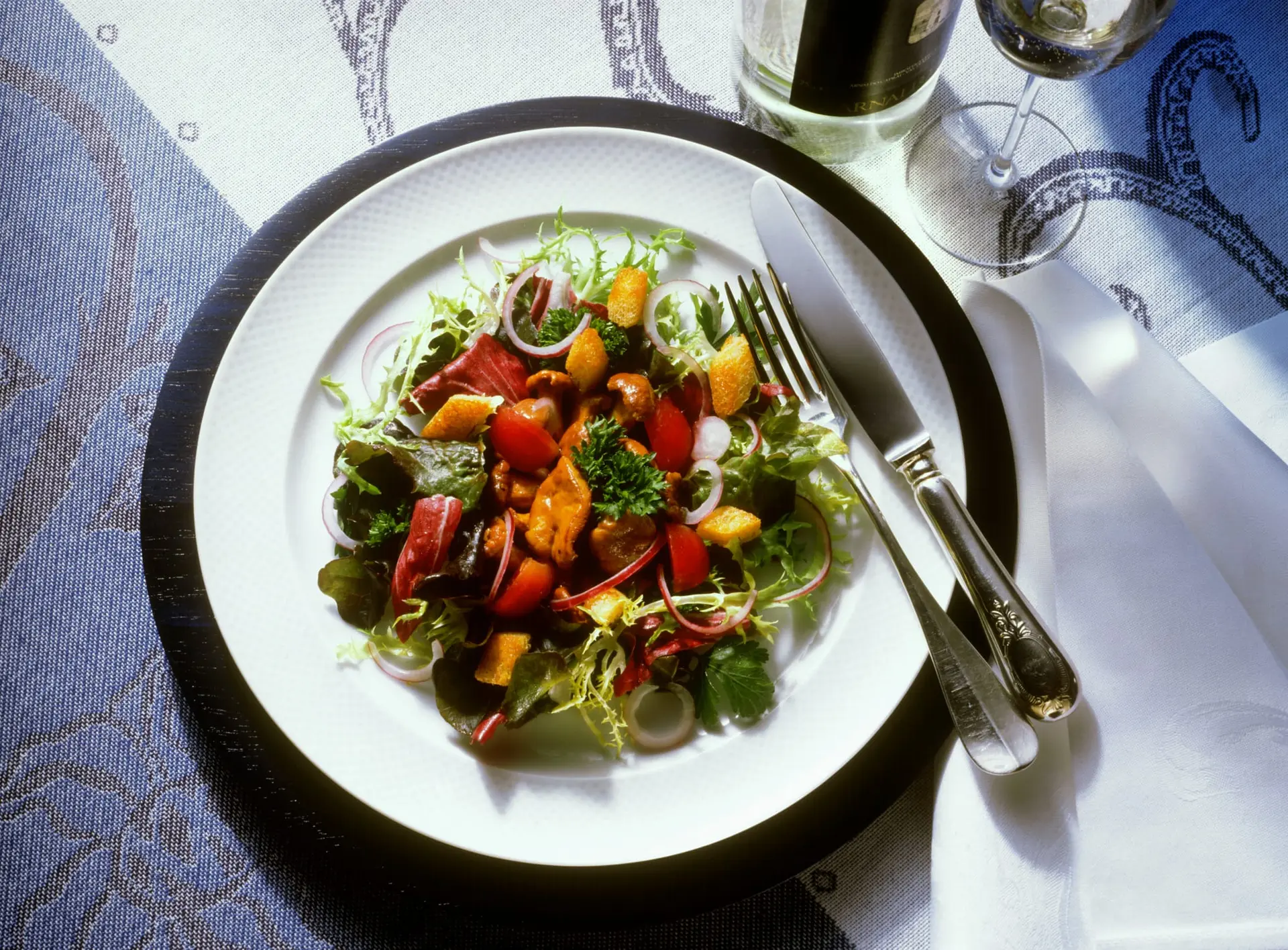 Salade aux chanterelles rôties