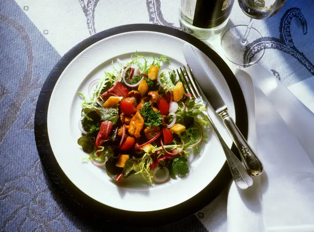 Salade aux chanterelles rôties