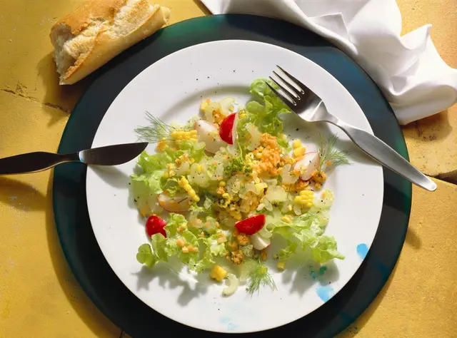 Salade de céleri au maïs et à l'aneth