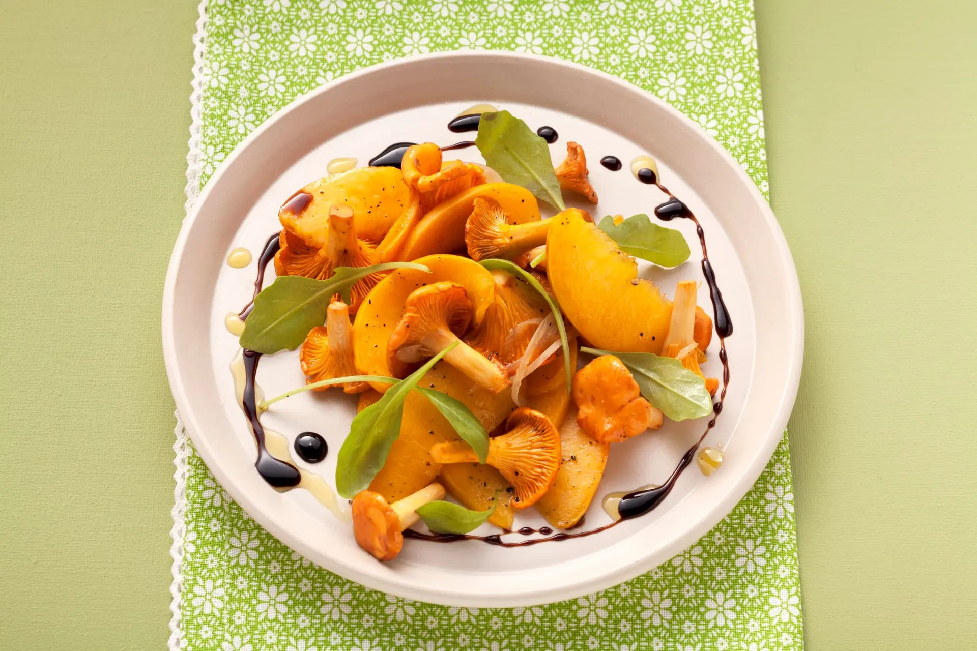 Salade de girolles et de pêches