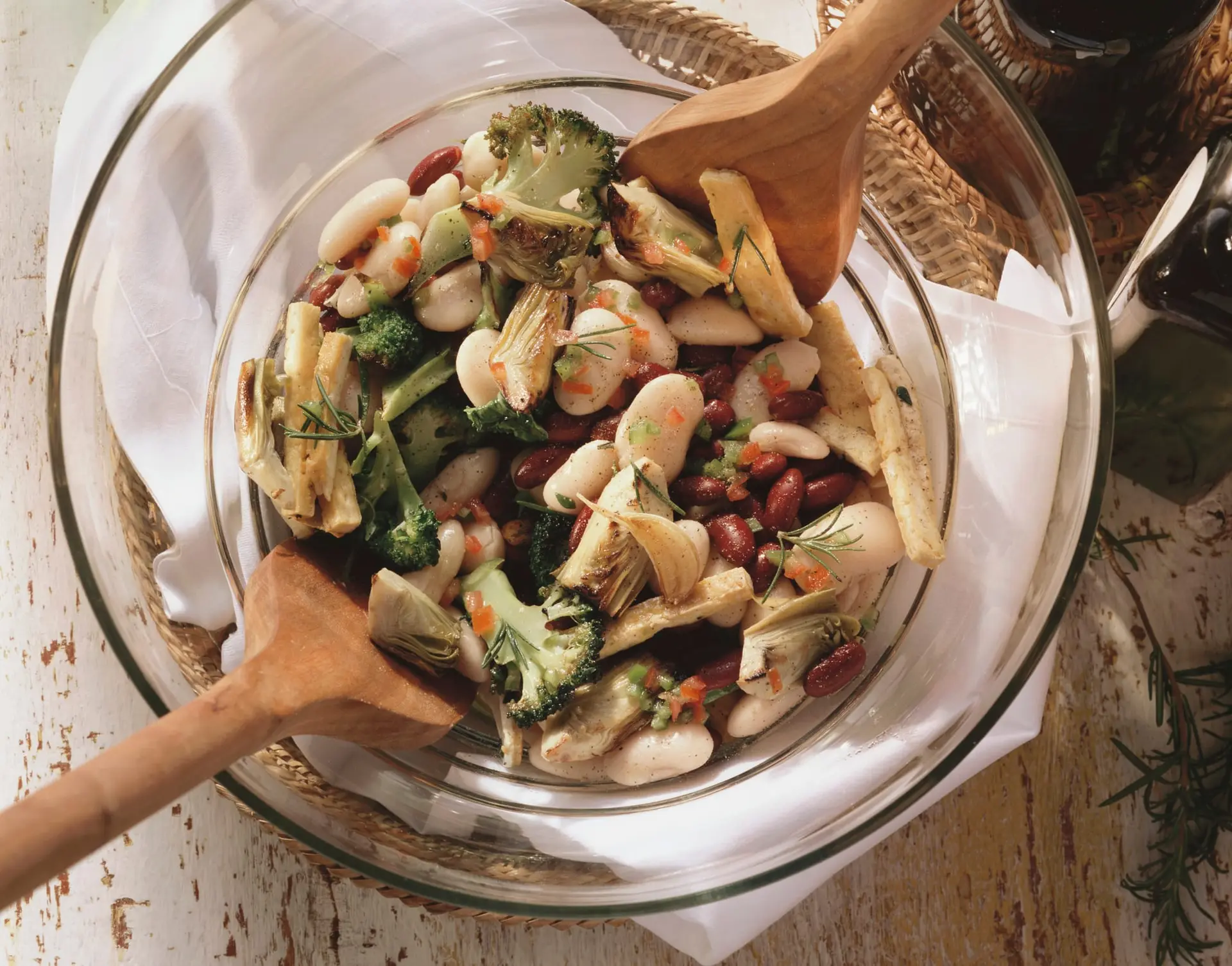 Salade de haricots blancs aux cœurs d'artichauts et au tofu