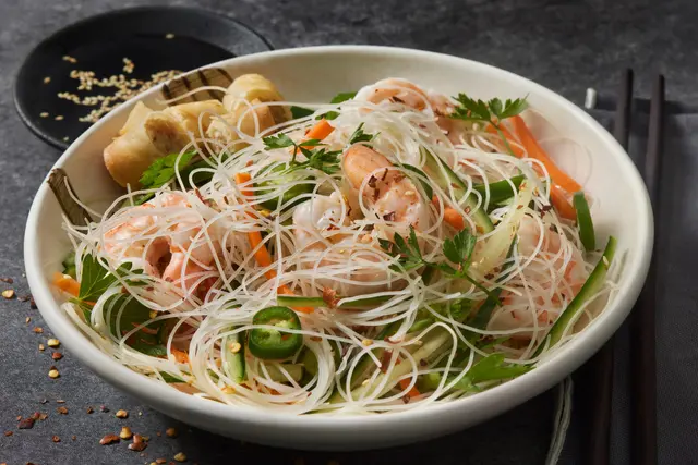 Salade de nouilles de riz vietnamienne aux crevettes