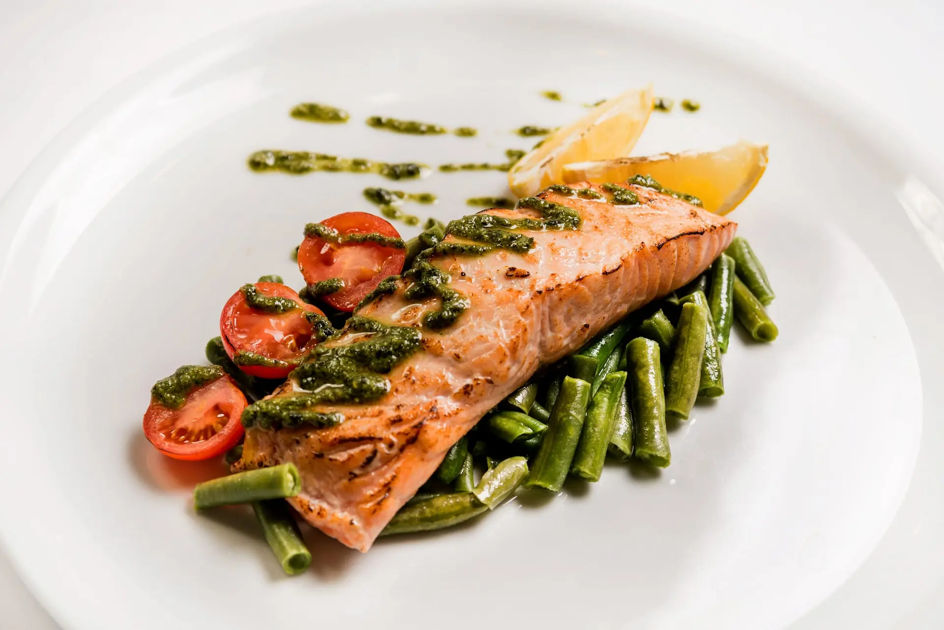 Saumon sur lit de haricots verts