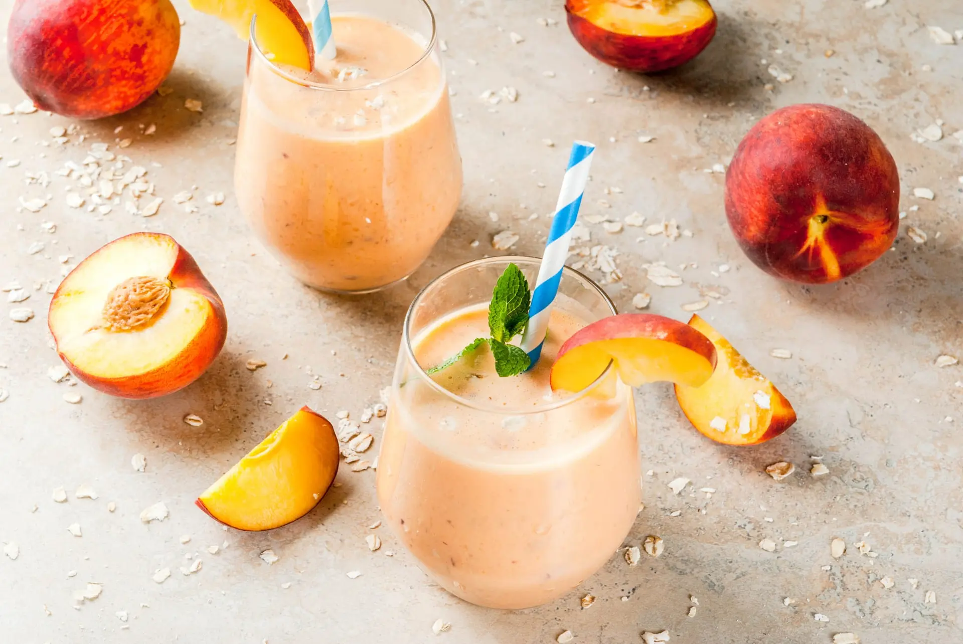 Smoothie de lait d'avoine à la pêche