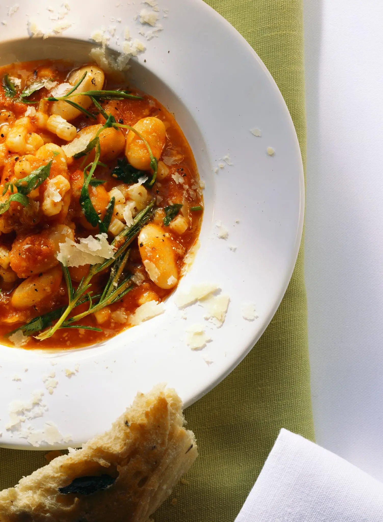 Soupe aux haricots et nouilles