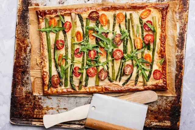 Tarte aux asperges et tomates