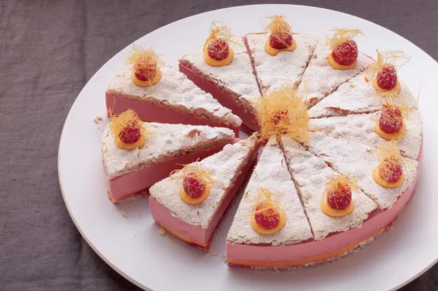 Tarte mousseuse sans gluten à la framboise