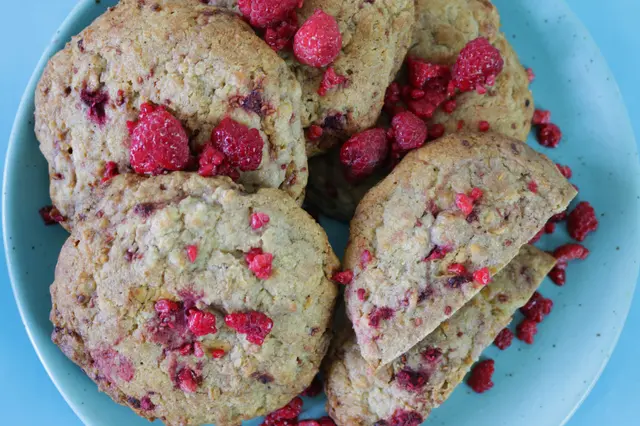 Cookie aux framboises et aux pépites de chocolat blanc