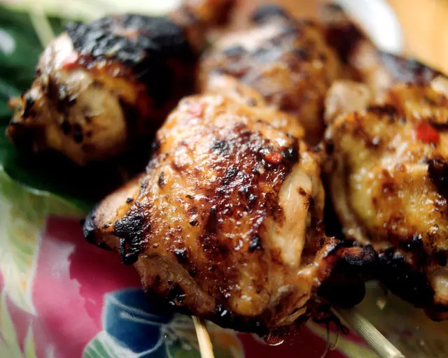 Morceaux de poulet grillés au barbecue, à la marinade jerk des Caraïbes