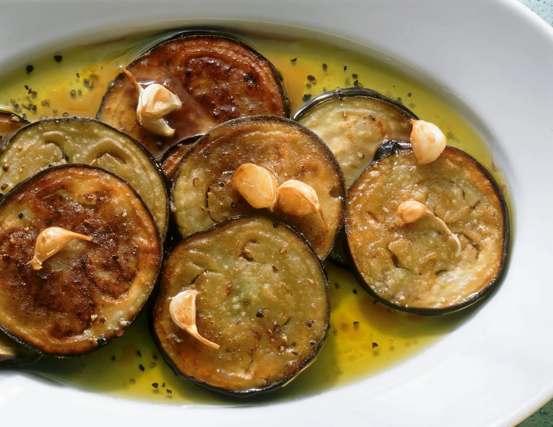 Tranches d'aubergines marinées