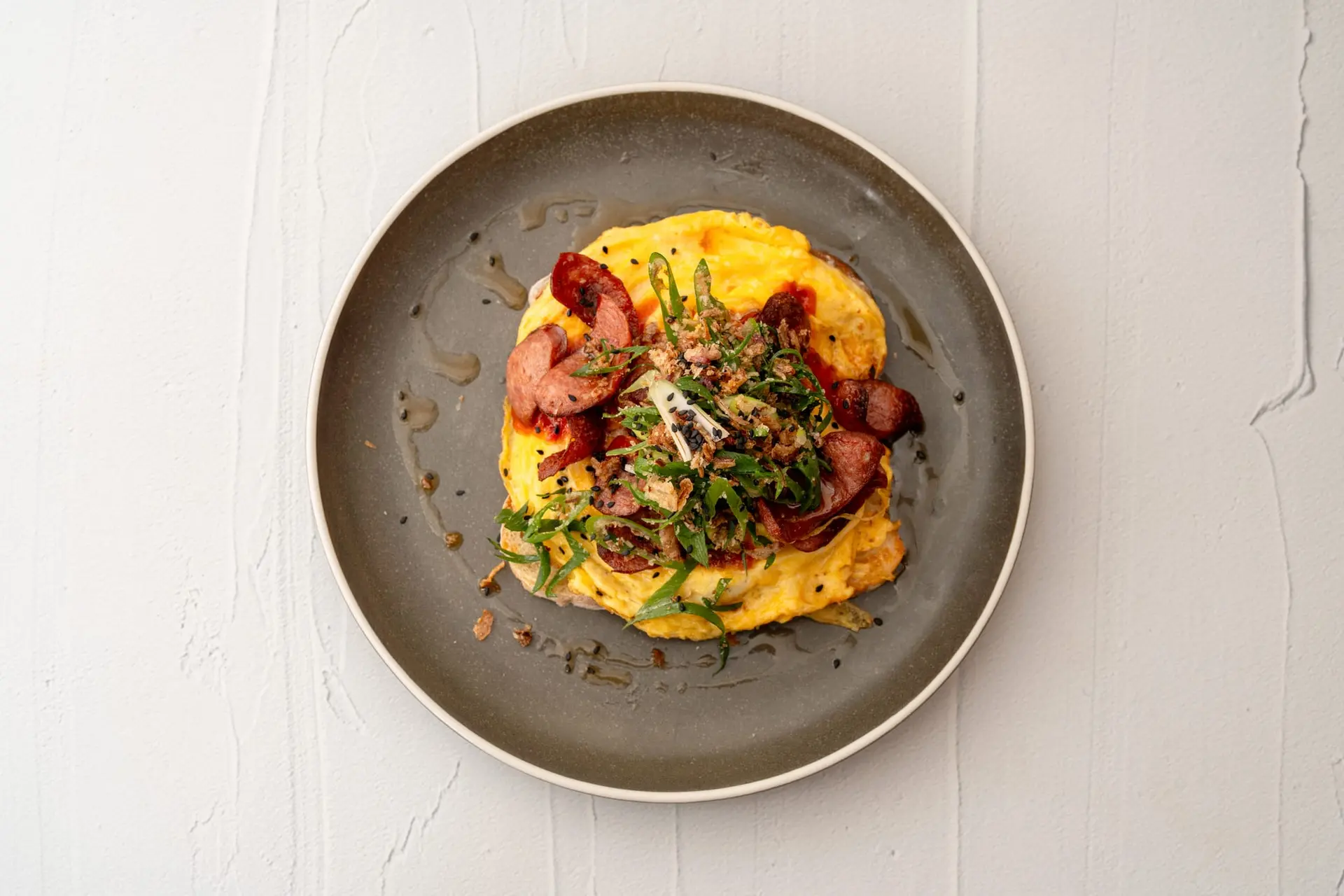 Œufs brouillés au chorizo et légumes verts