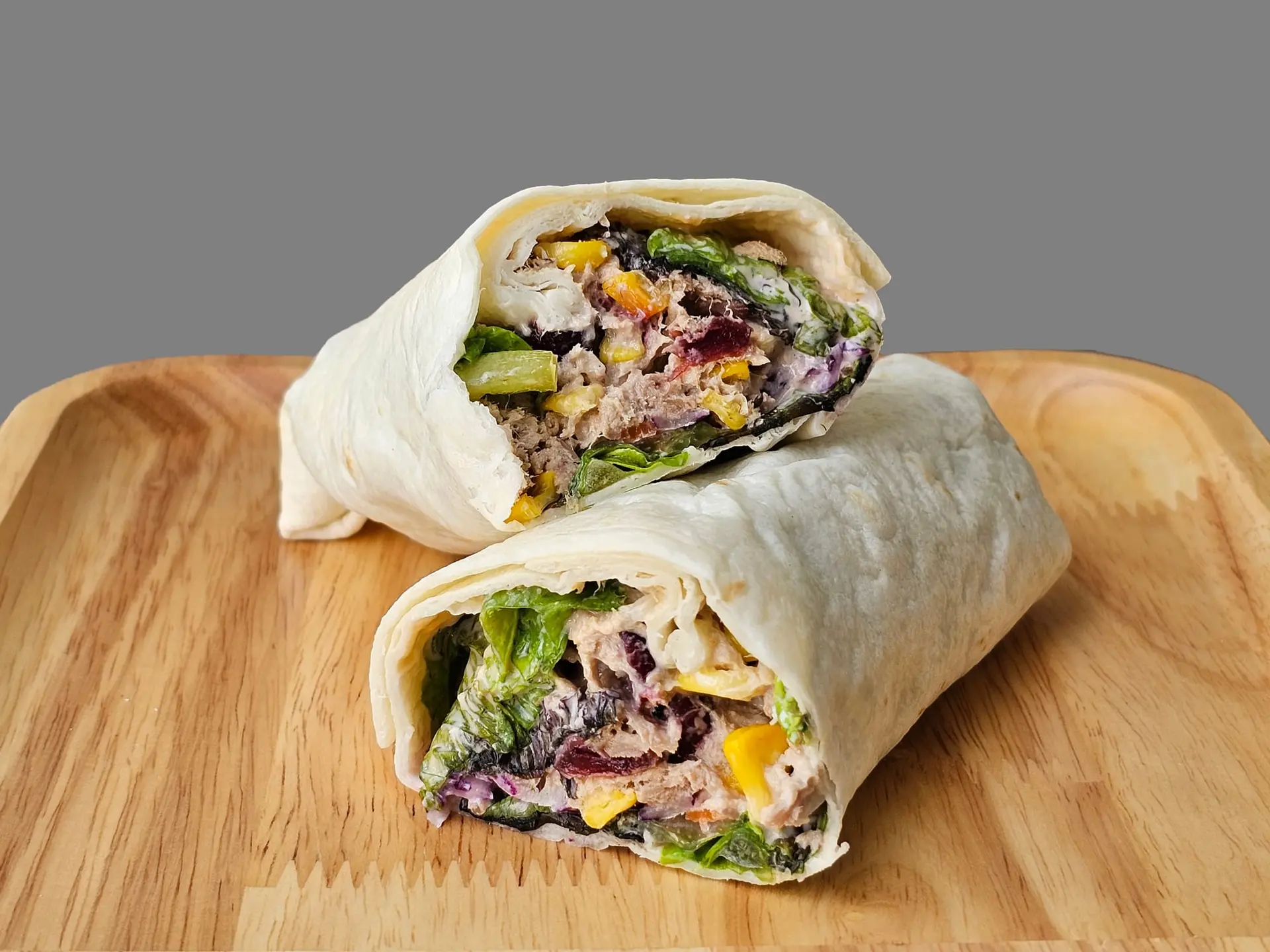 Wrap au thon, maïs et aux légumes