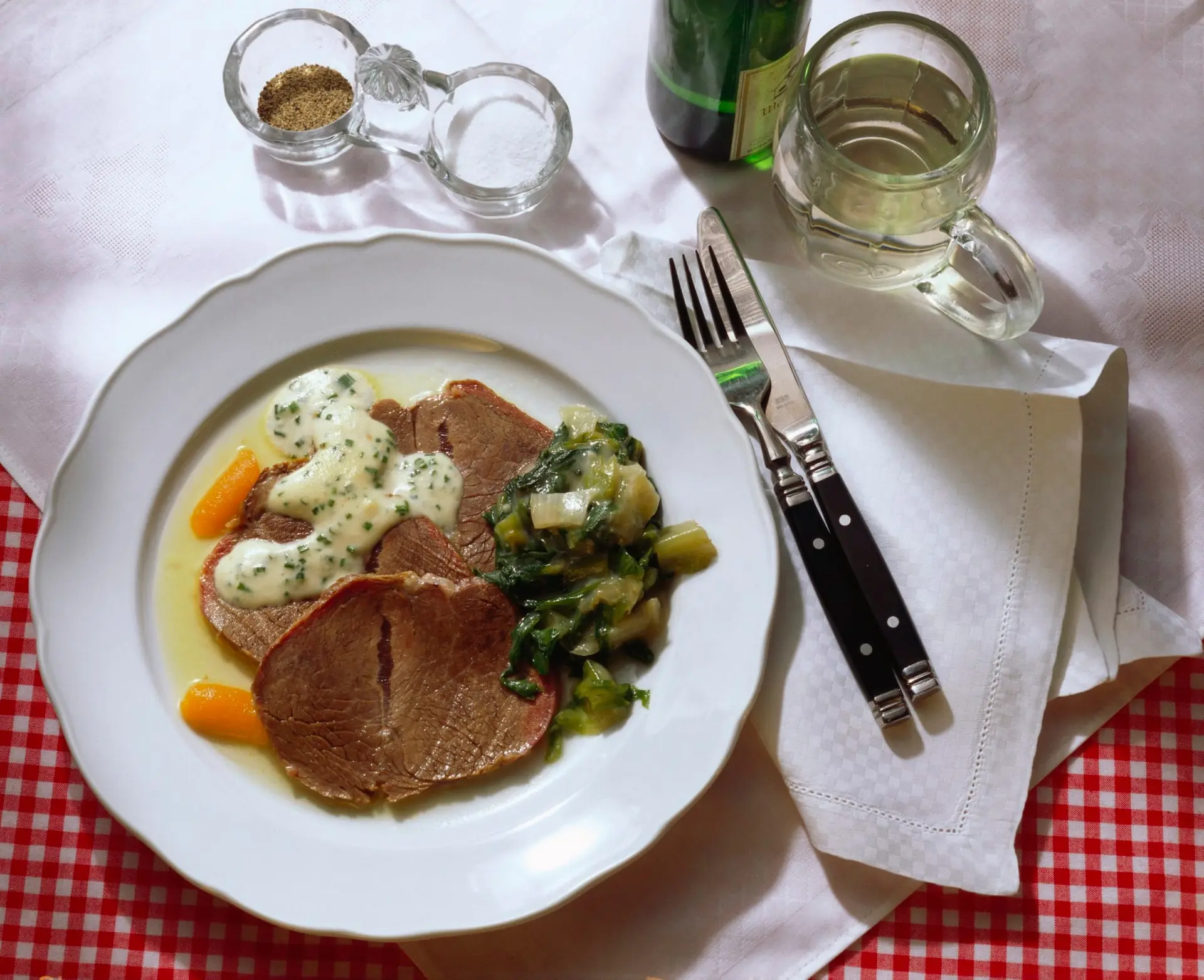 Bœuf bouilli à la sauce à la ciboulette