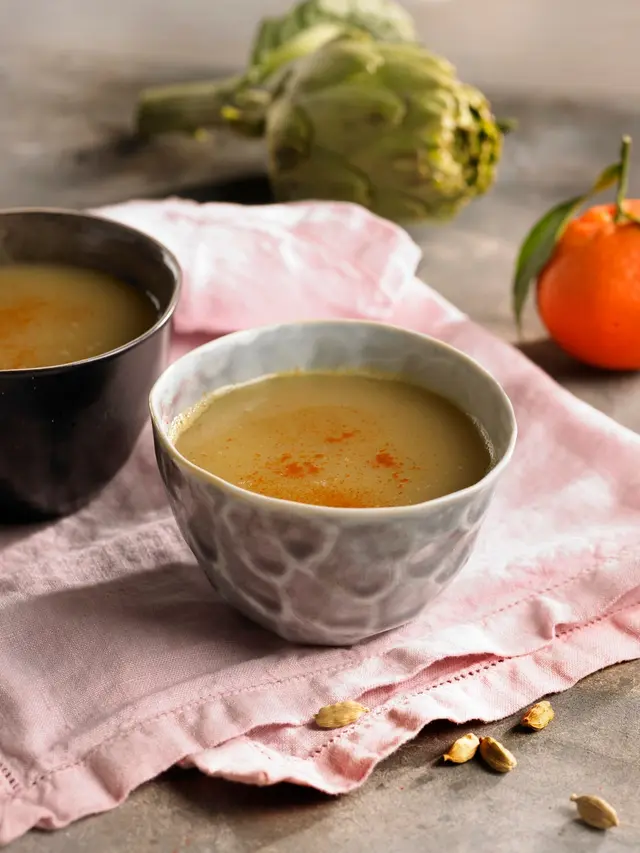 Bouillon artichaut, mandarine, cardamome et piment