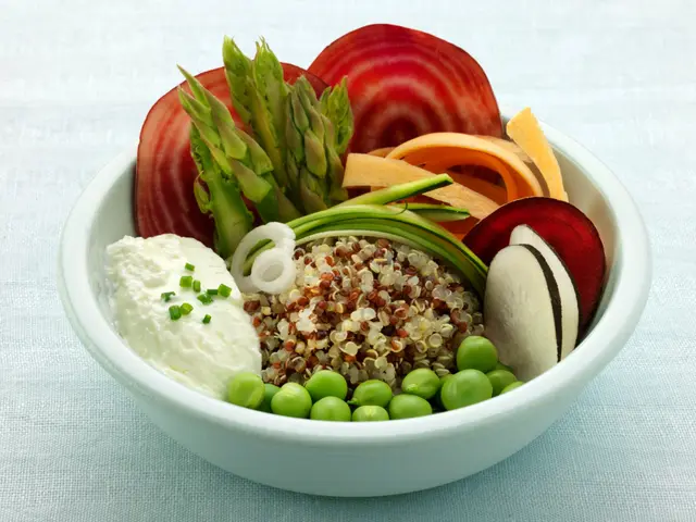 Buddha Bowl Végétarien aux Radis Noirs, Asperges et Betterave