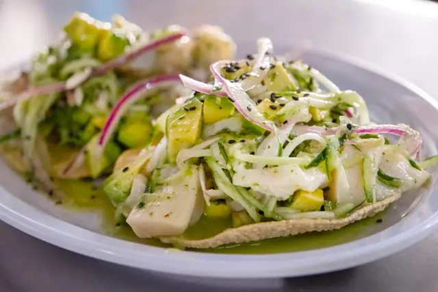 Ceviche de poisson à l'avocat