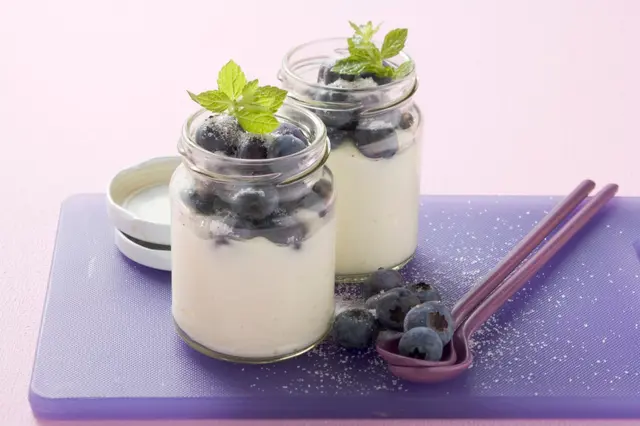 Crème vanille aux myrtilles