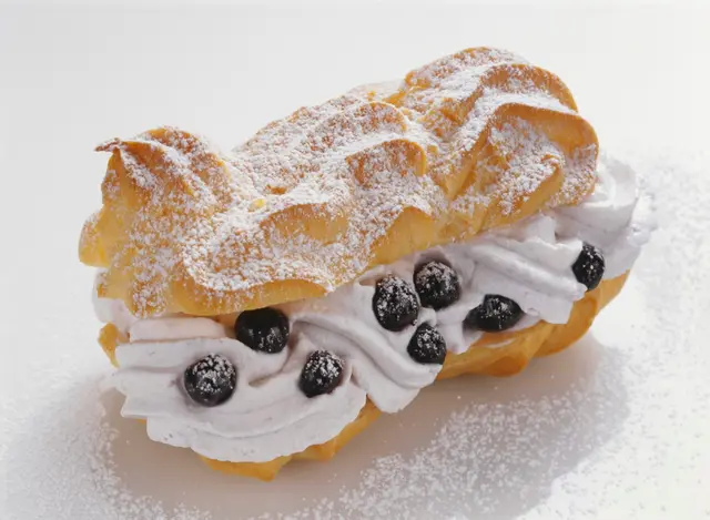 Éclair à la crème de myrtilles