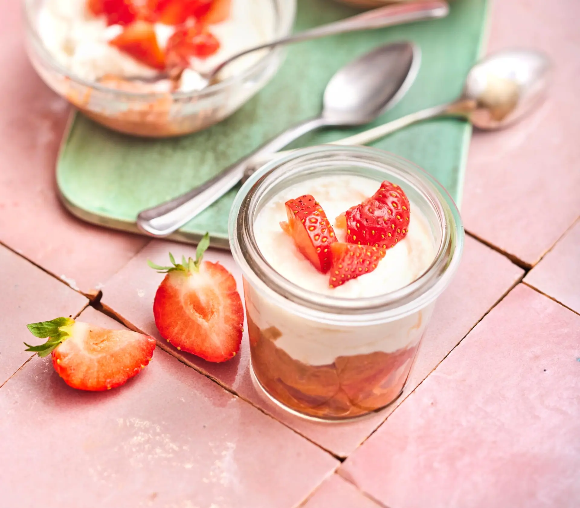 Fontainebleau à la compote fraise rhubarbe