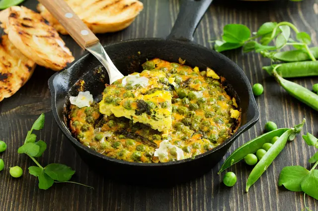 Frittata aux petits pois et aux épinards