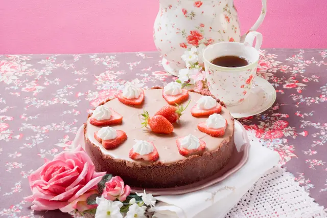 Gâteau au fromage au chocolat et aux fraises pour la fête des mères