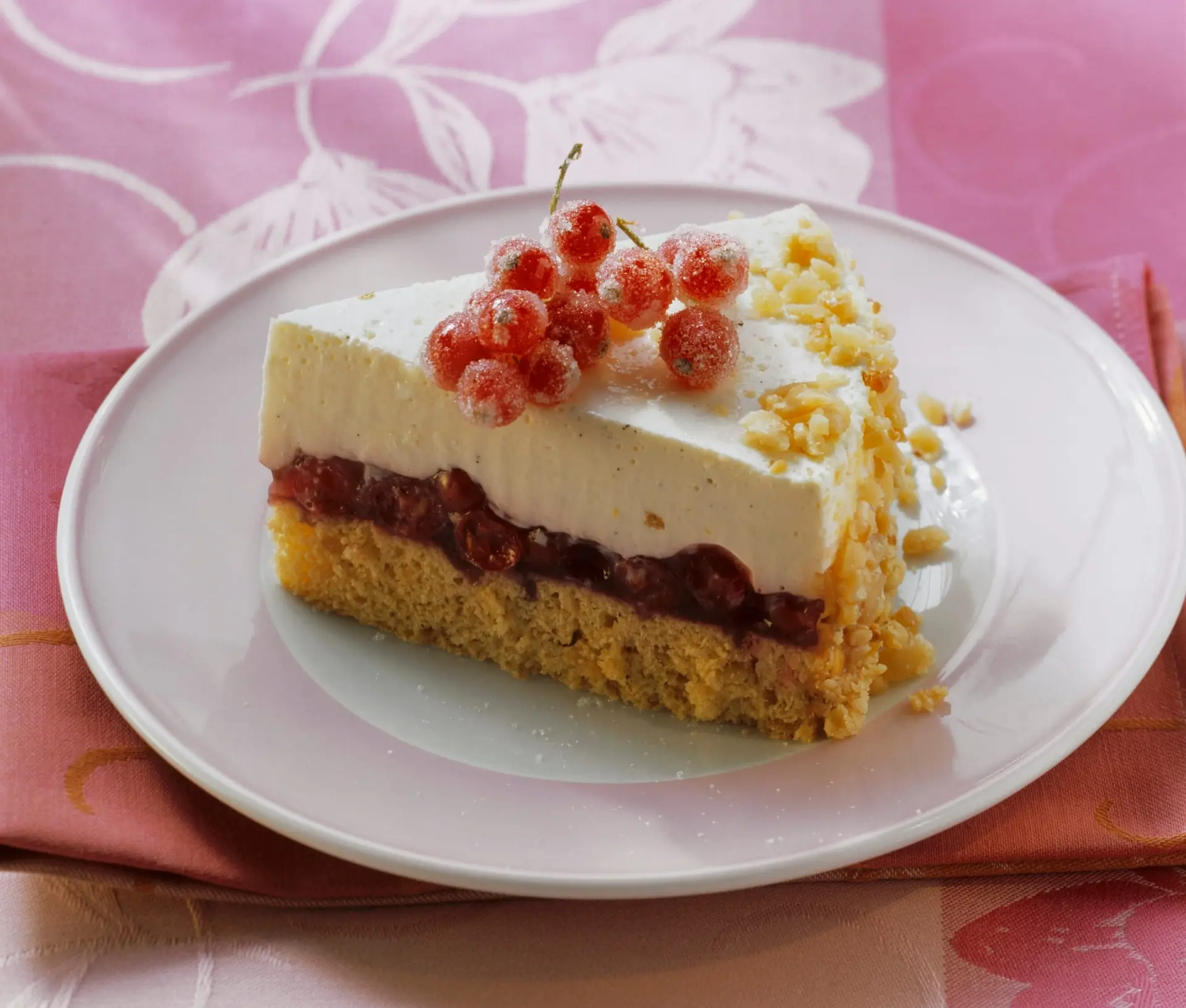 Gâteau au fromage blanc, aux groseilles rouges et aux cacahuètes